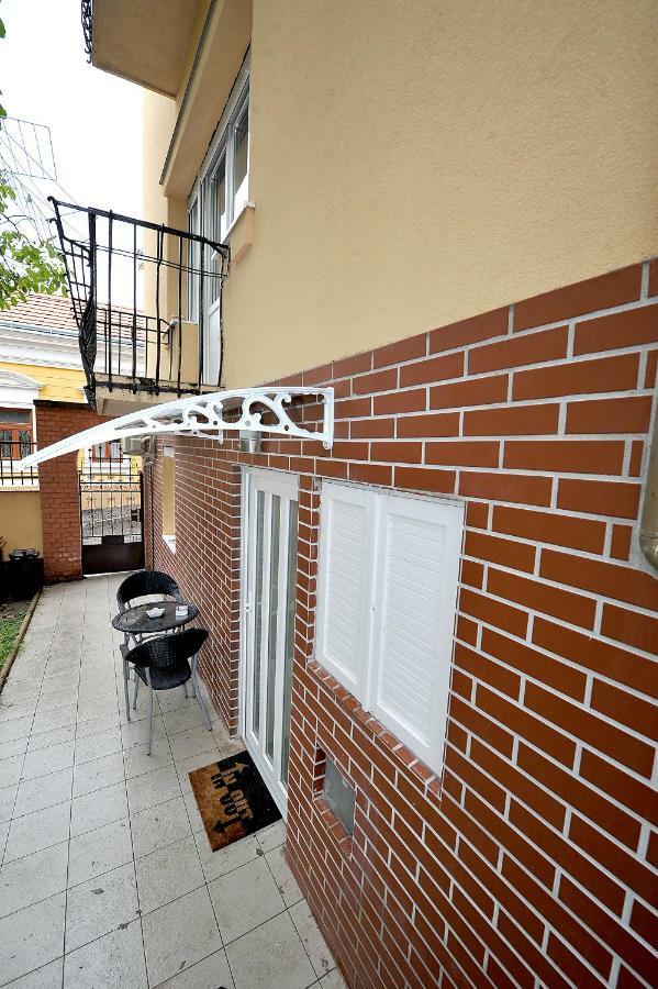 Pure Apartman Печ Екстер'єр фото