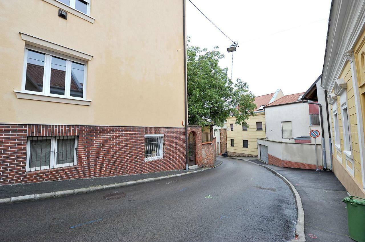 Pure Apartman Печ Екстер'єр фото