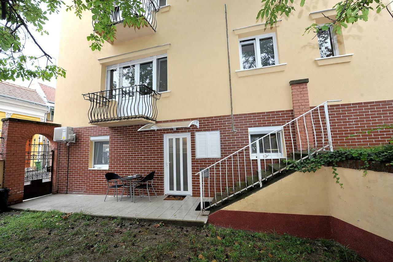 Pure Apartman Печ Екстер'єр фото